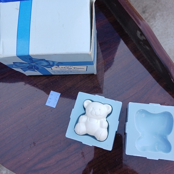 Avon - Picture 3 of 4